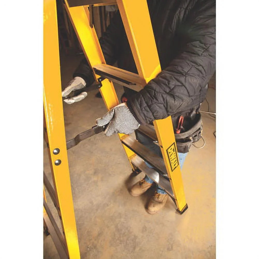2026 NewDewalt 4-foot Fiberglass Step Ladder, Type Ia, 300-pound Load Capacity, Dxl3010-04