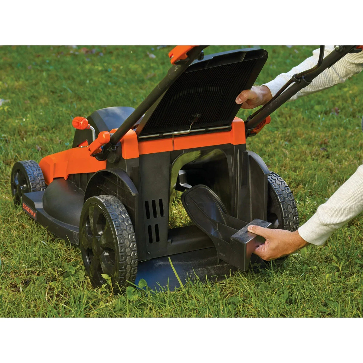 2026 NewBLACK+DECKER 40V MAX* Cordless Lawn Mower with Battery and Charger Included, (CM2043C)